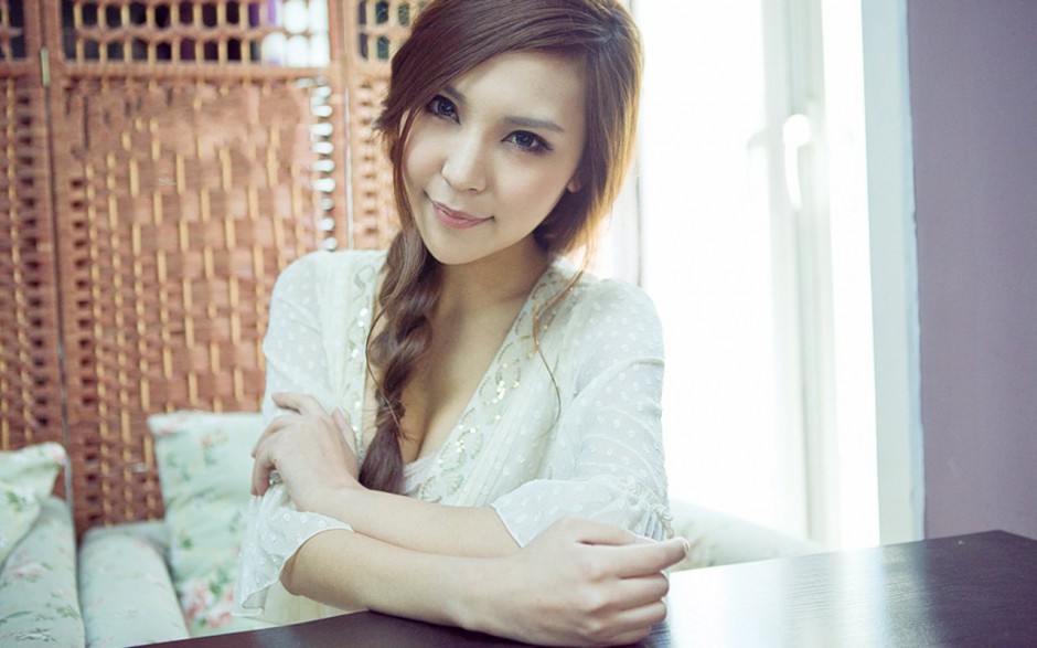 养眼高清迷人美女桌面壁纸