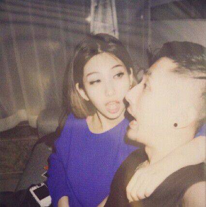 欧美黑白情侣甜蜜热吻图片