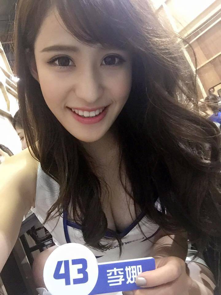 台湾校花极品女神李娜颜值爆表