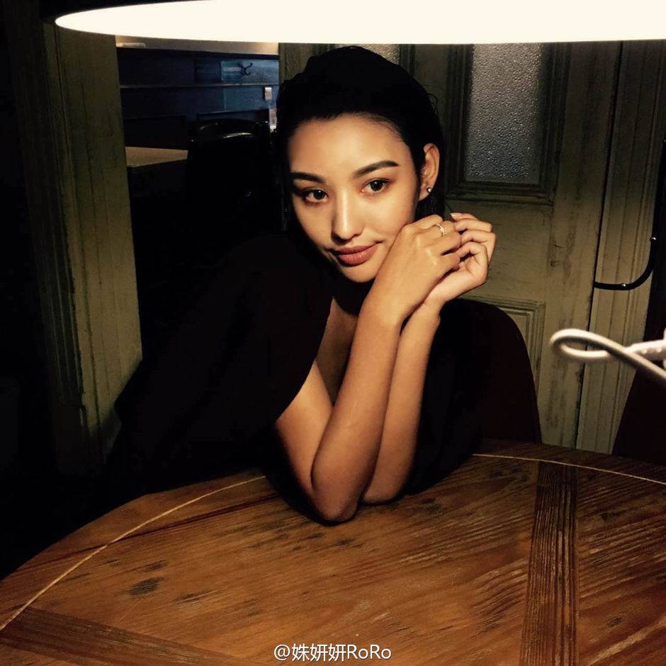 姝妍妍RoRo漂亮学妹清纯诱惑写真