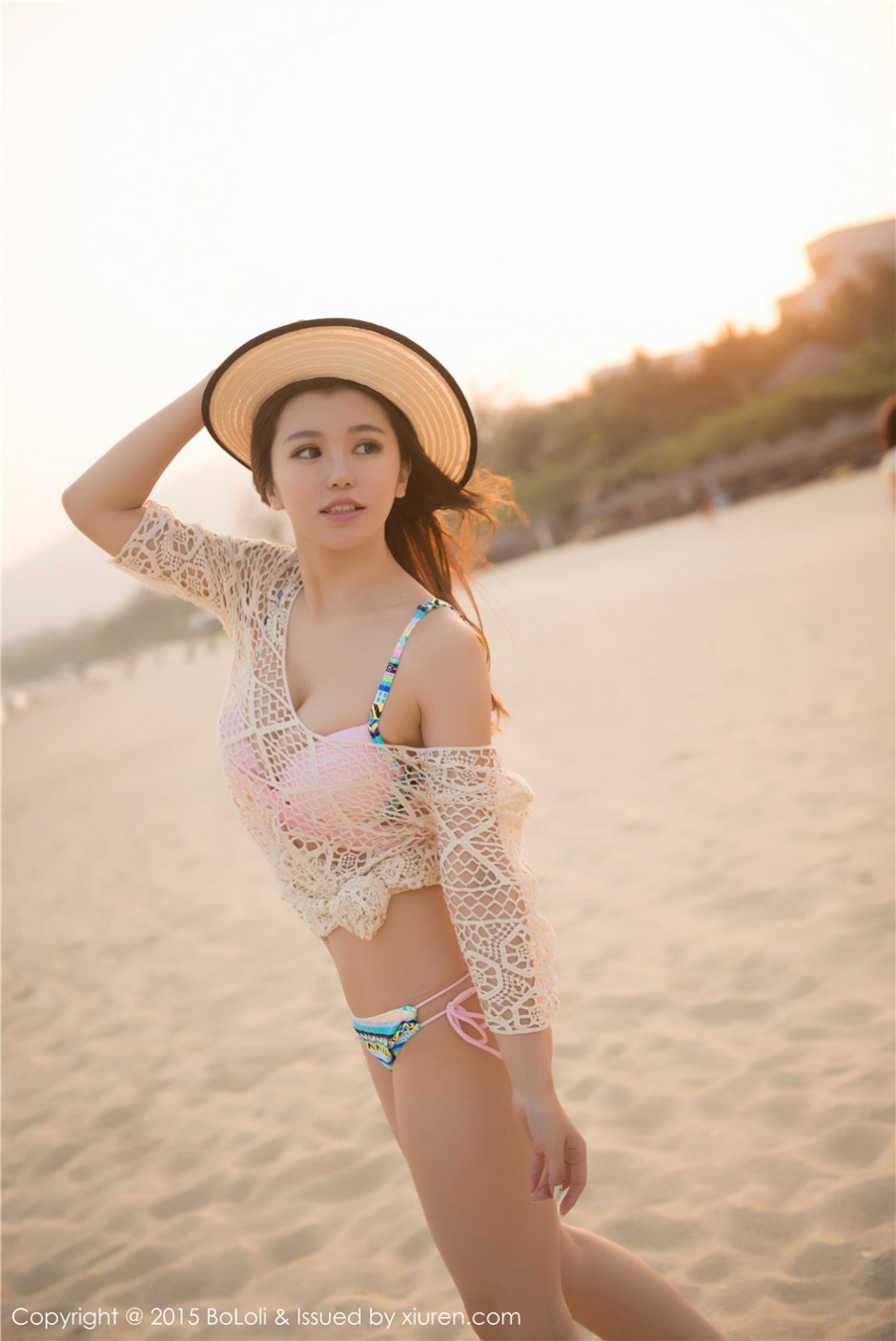 90后美女刘娅希沙滩比基尼诱惑