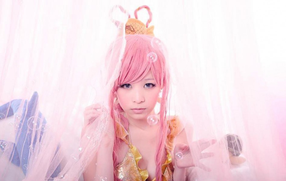 粉色梦幻cosplay《海贼王》白星公主写真
