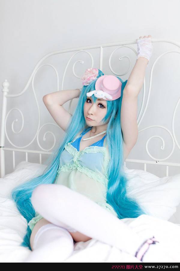 超嫩白皙的嫩嫩美女 可爱初音Cosplay