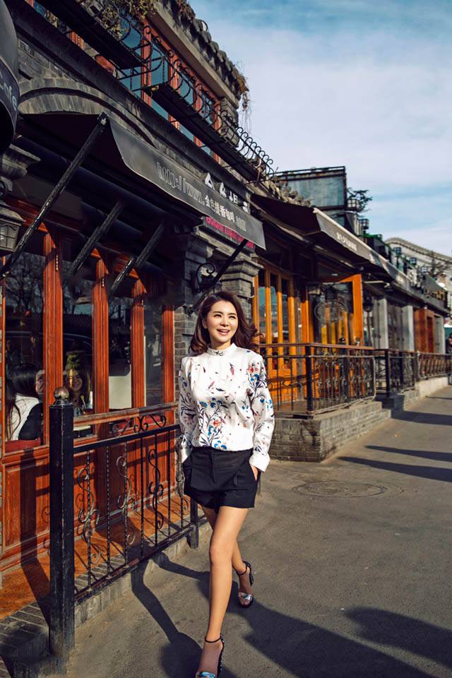韩国女演员张瑞希成熟时尚街拍照