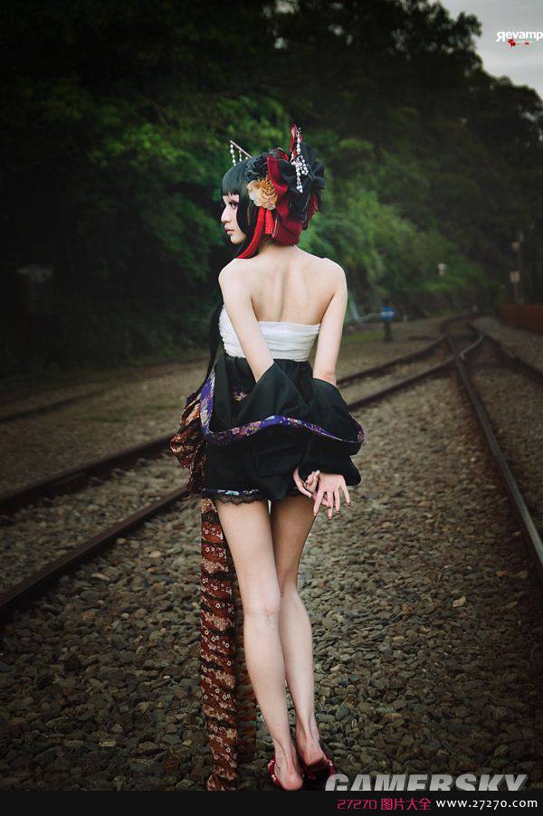 台湾人气美女模特上演性感Cosplay