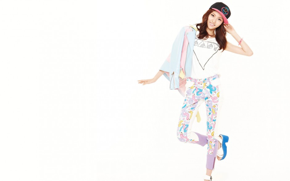 韩国美女明星罗海灵时尚壁纸