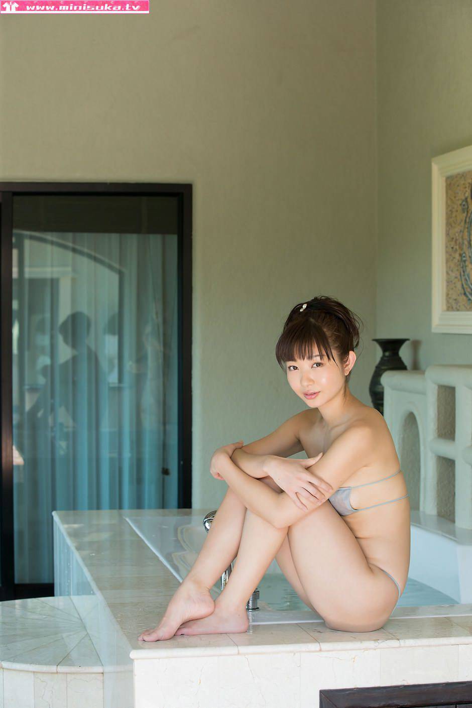 日本美女模特铃木由纪俘获人心写真照