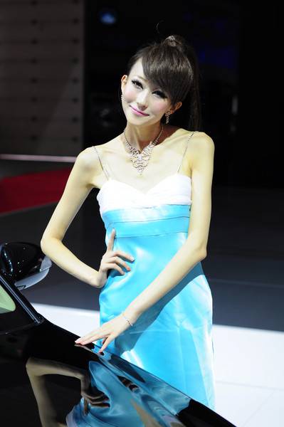 知名模特曲昱曈优雅甜美靓照