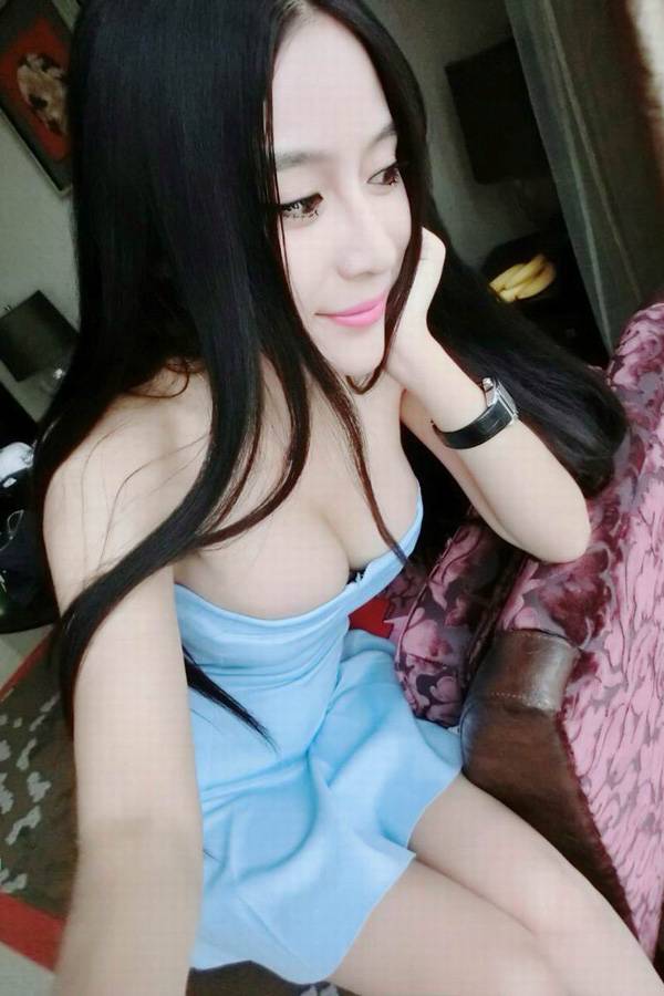 性感嫩模田芯娜大秀魔鬼身材