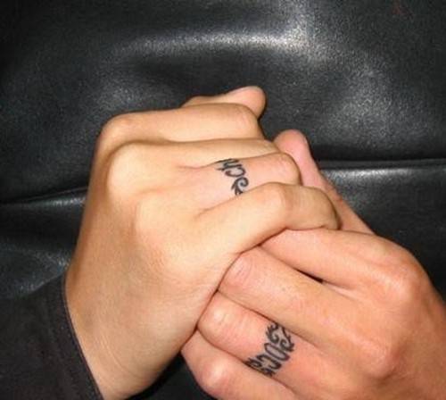 手指小巧刺青情侣纹身图片