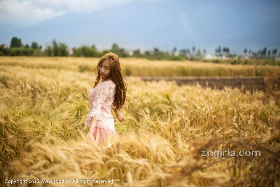 前凸后翘的妹子土肥圆矮超火辣性感来袭