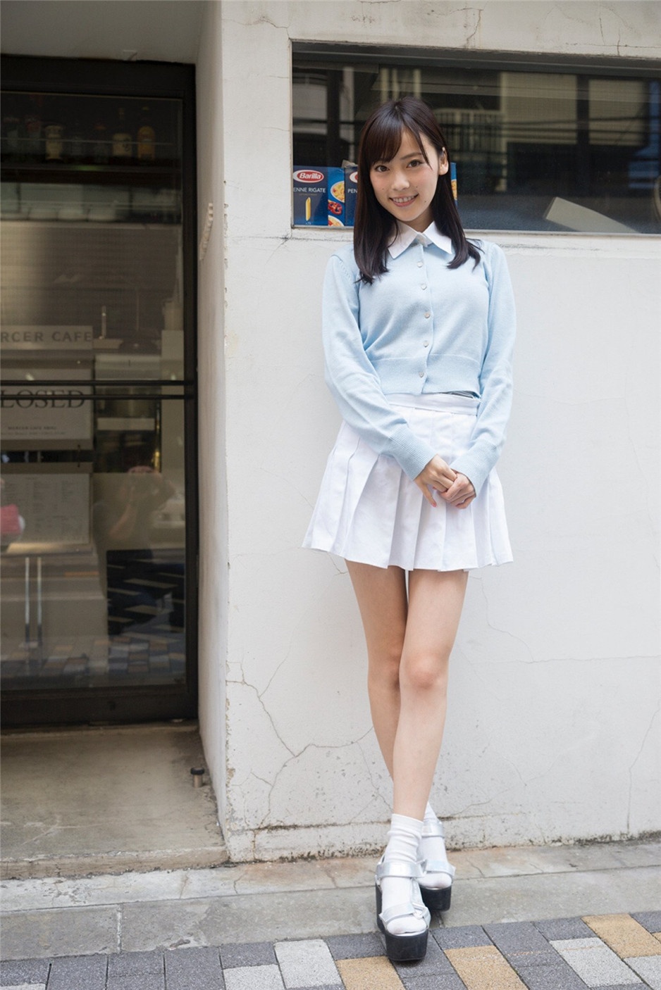 日本白嫩妹子池上纱里依清凉写真图片