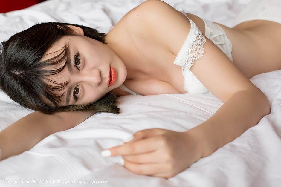 网红短发女神汪萌萌最新私房写真