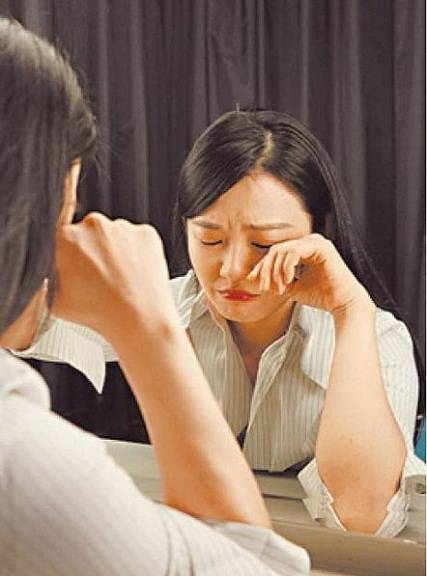 悲伤哭泣fzl忧郁女生图片