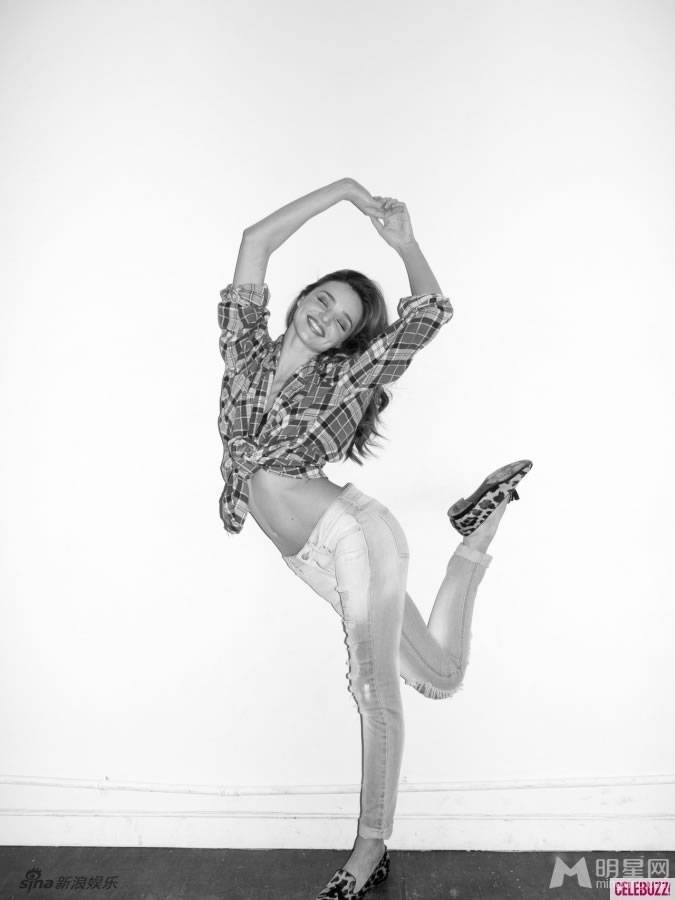 国际超模米兰达·可儿素颜黑白性感图片