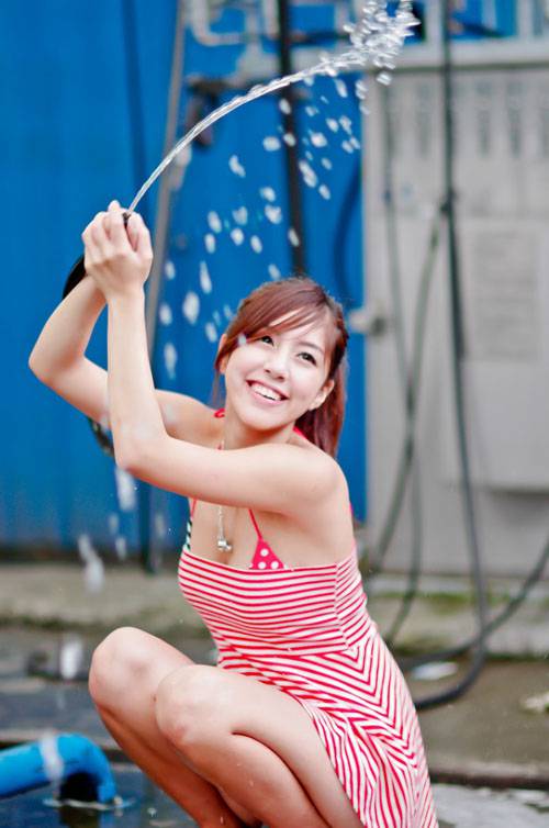 快乐十七岁嘻哈女生图片