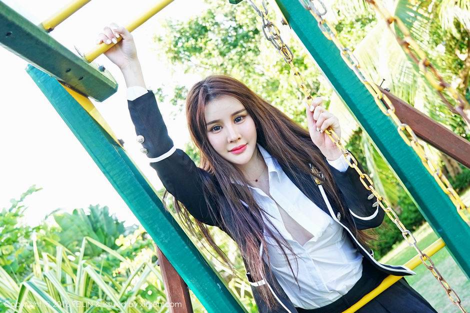 中分长发女神Cheryl青树初春户外写真