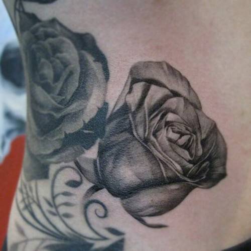 黑白水墨个性侧腰部纹身图案