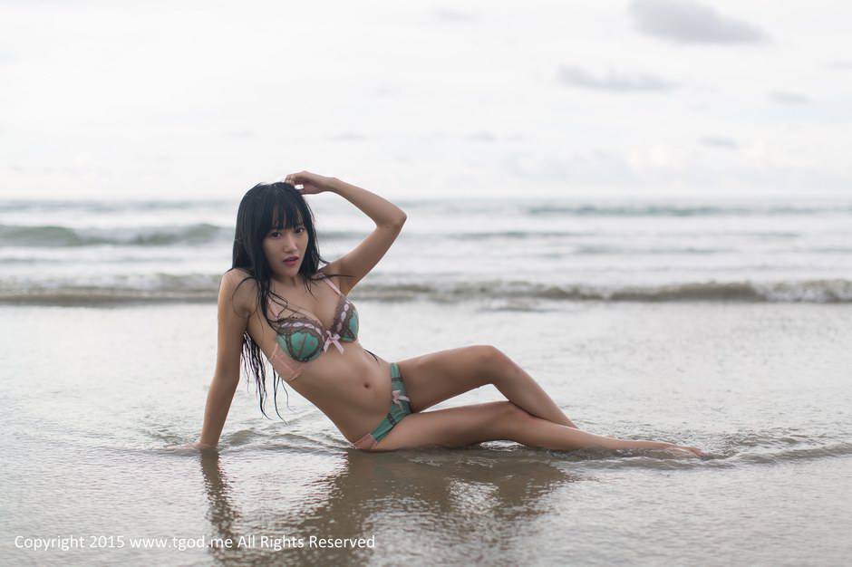 中国性感模特杨上萱大秀傲人身材