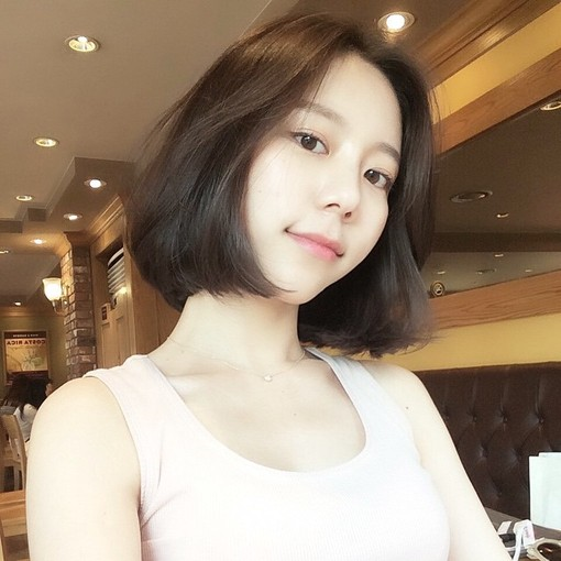 休闲女生图片 迷人且个性