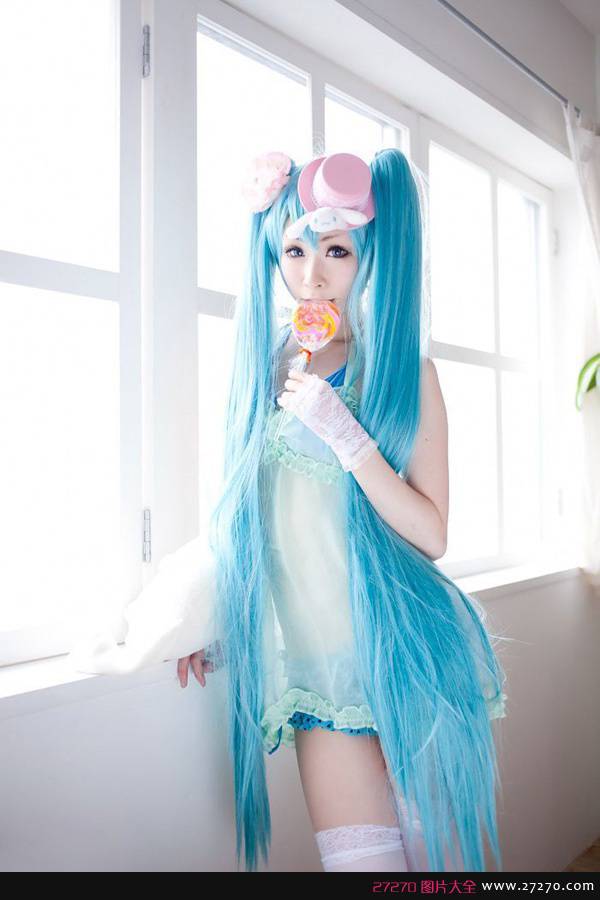 超嫩白皙的嫩嫩美女 可爱初音Cosplay