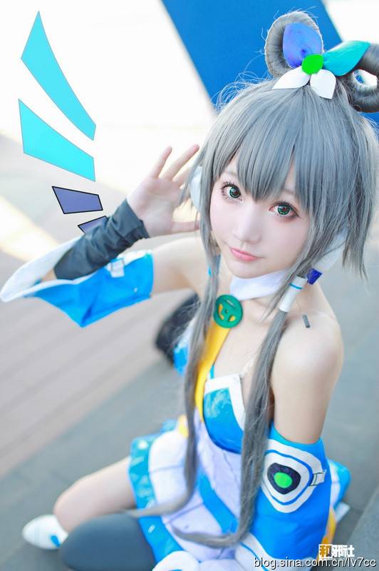 萌自柔之洛天依cosplay图片