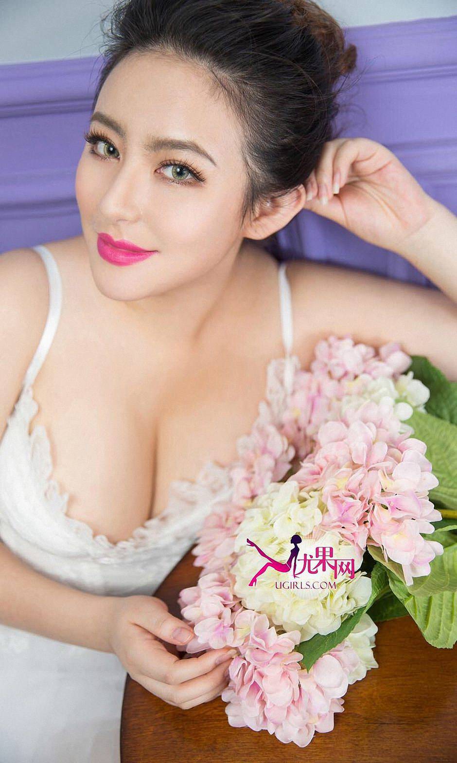 Ugirls爱尤物依蔓的熟女诱惑唯美写真