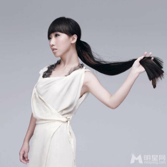 中国好声音孟楠飘逸长发女人味十足