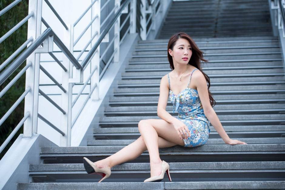 台湾气质腿模玛儿唯美外拍