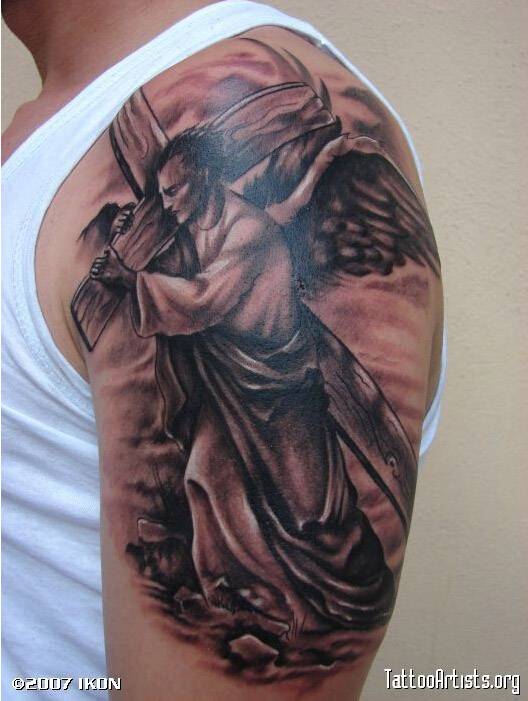 手臂上的天使纹身图案