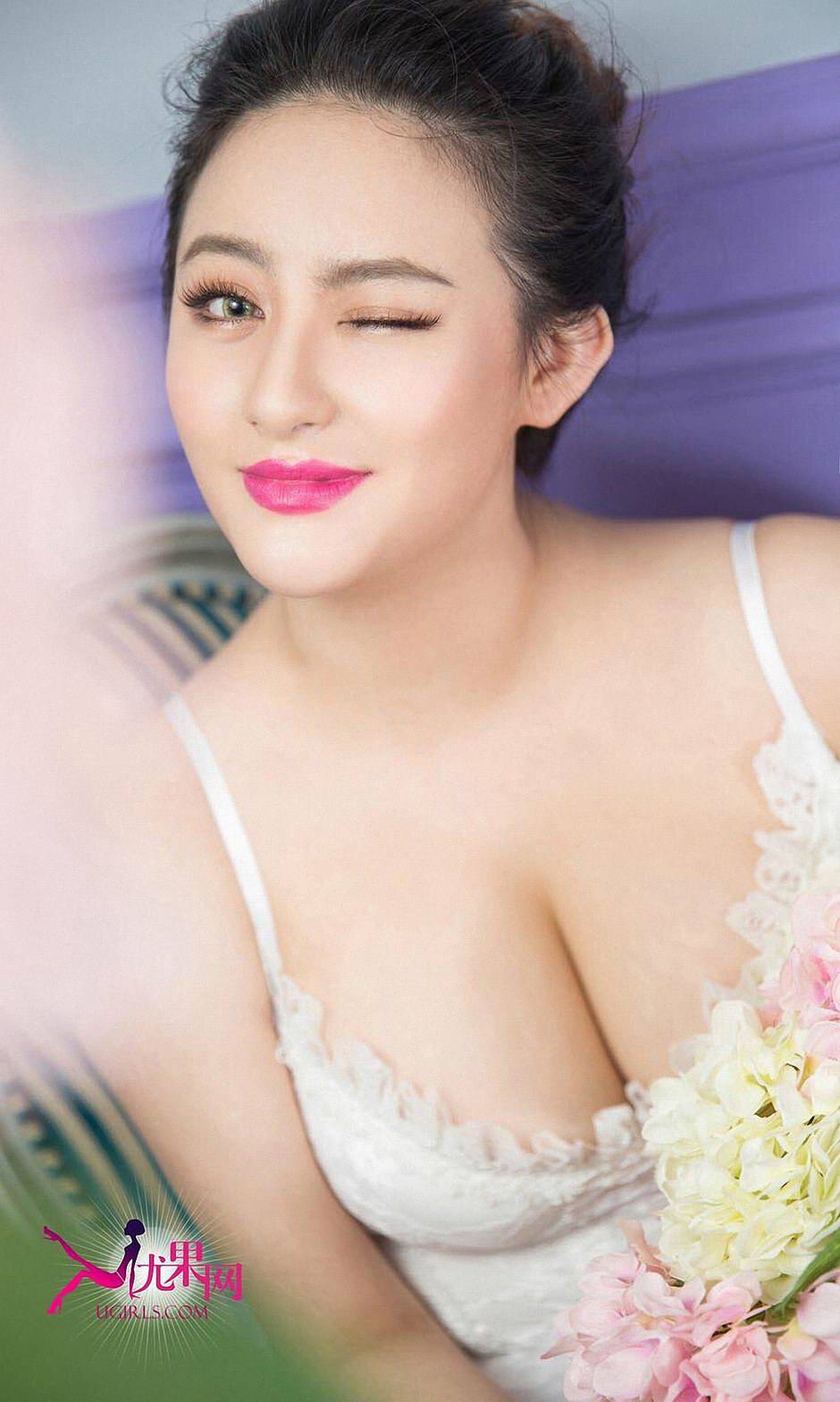 Ugirls爱尤物依蔓的熟女诱惑唯美写真