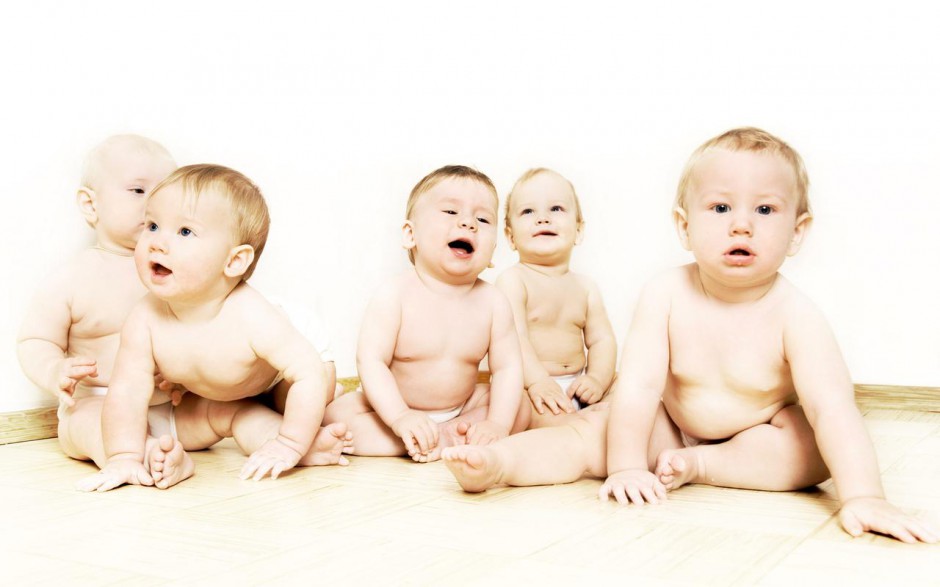 可爱呆萌小Baby超大宽屏桌面壁纸