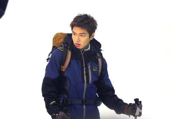 李敏镐户外登山服饰时尚搭配