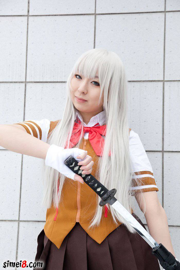 毛利兰高中制服cos图 大秀丰满身材
