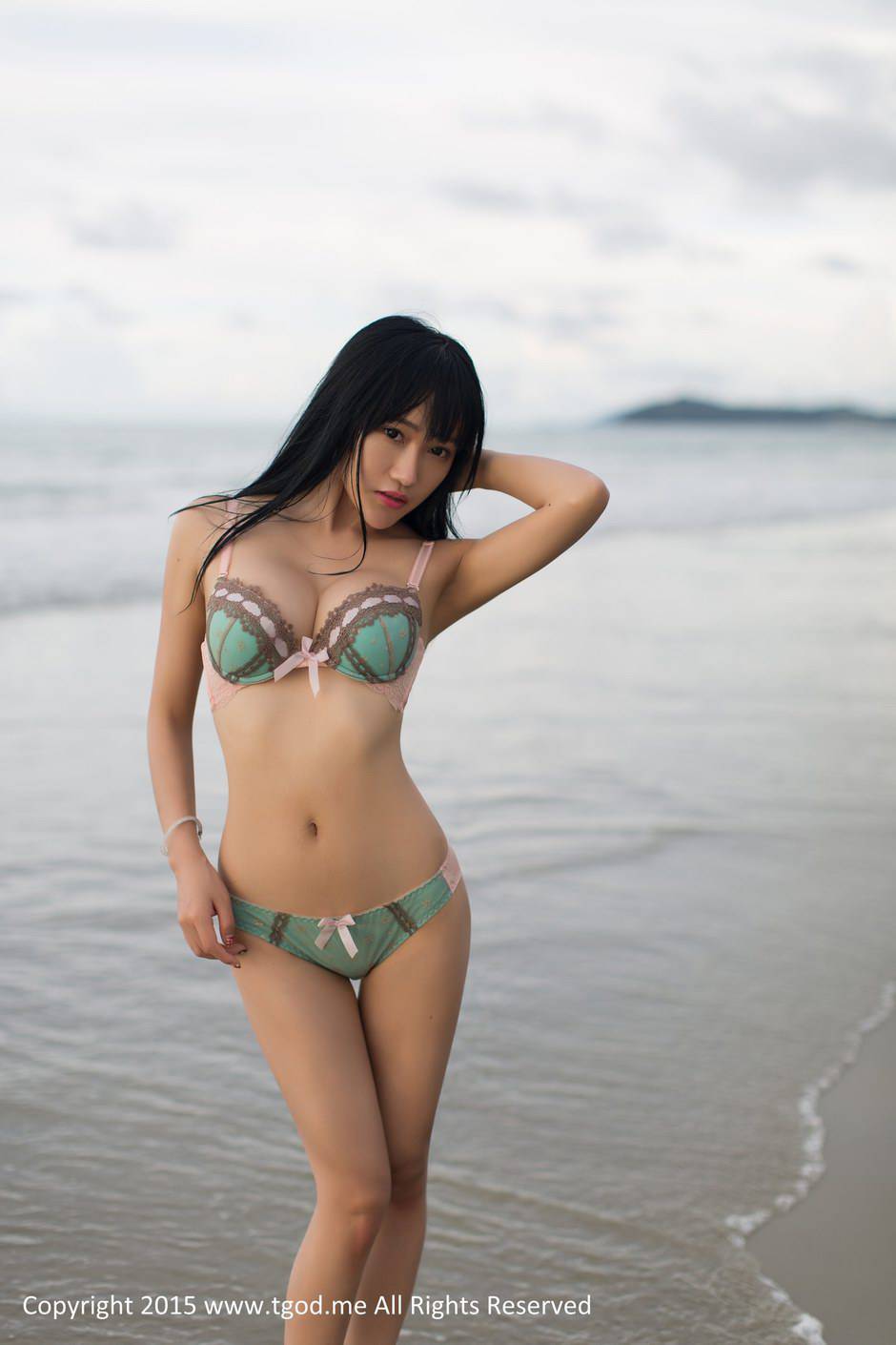 中国性感模特杨上萱大秀傲人身材