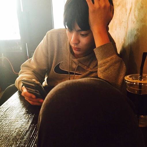 非主流男生图片 伤感侧颜