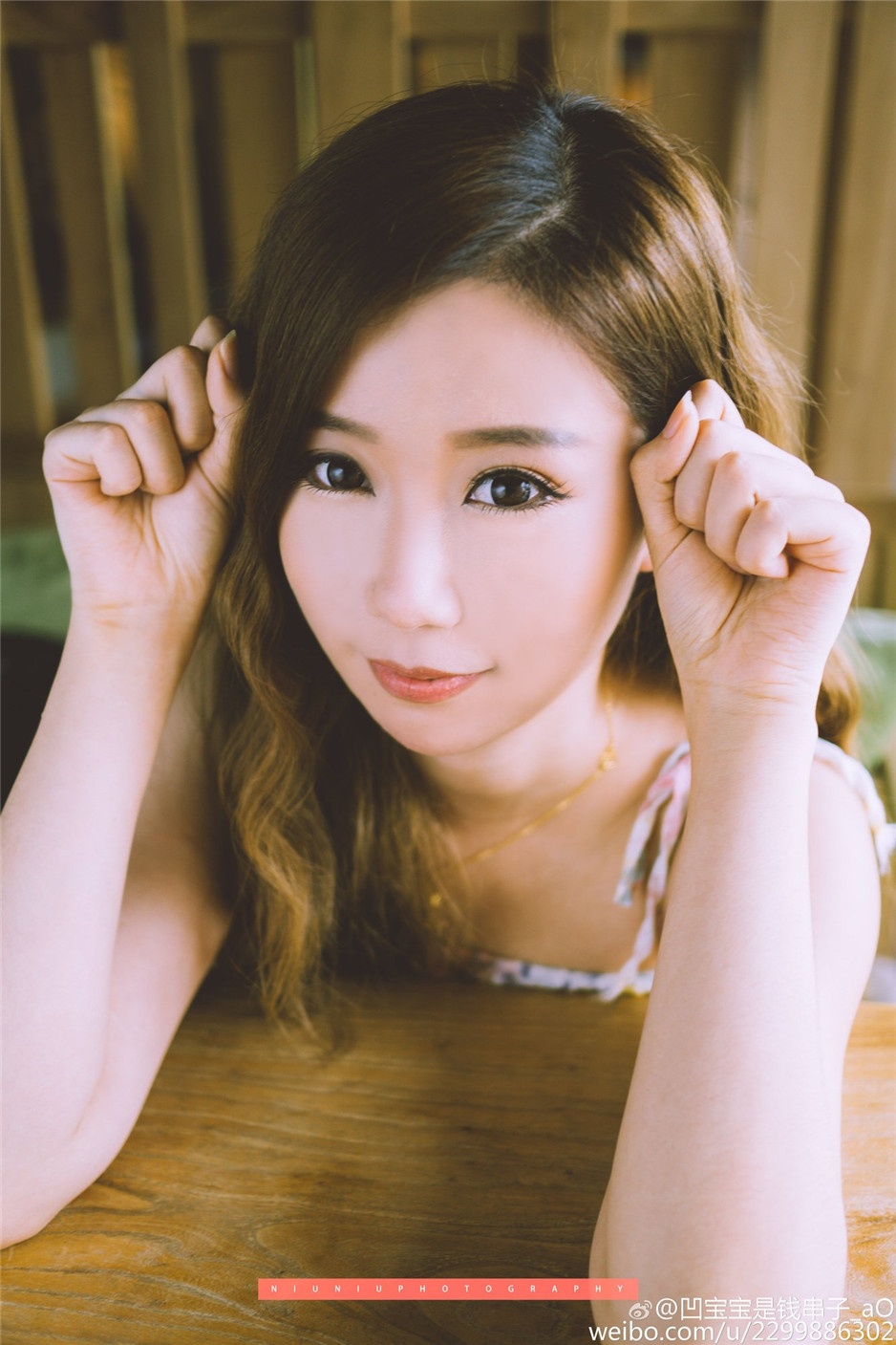 90后长发美女校花凹宝宝是钱串子写真照