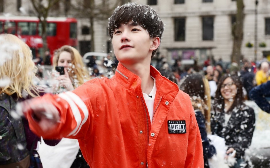 qq花儿与少年桌面壁纸