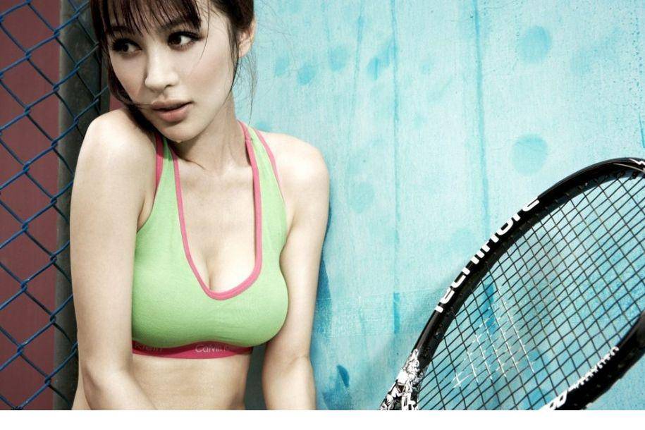 李菲儿清凉运动装活力四射