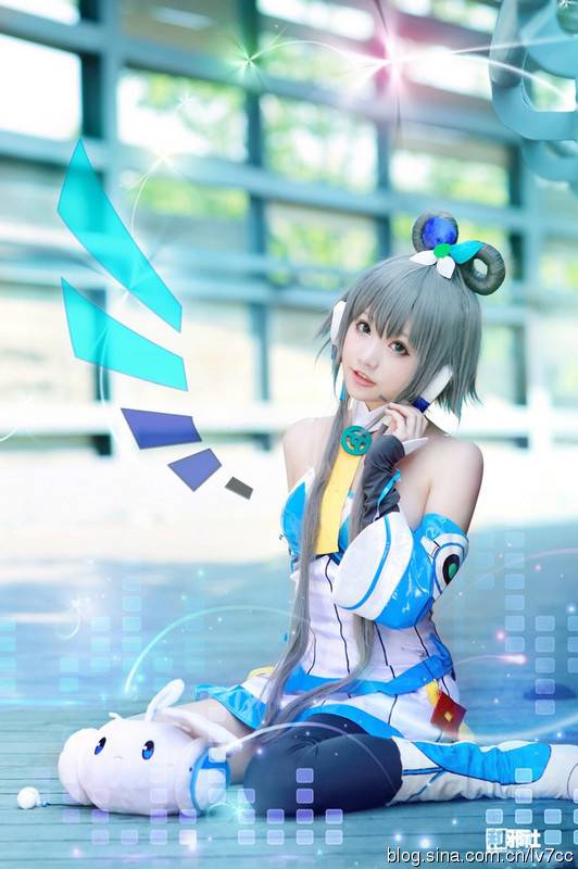 萌自柔之洛天依cosplay图片