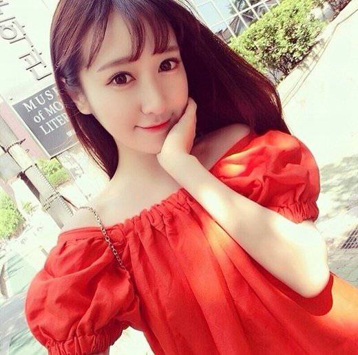 美女的清纯可人生活照