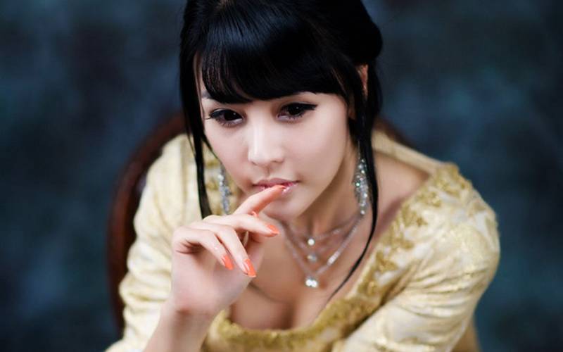 车模美女李智友壁纸欣赏