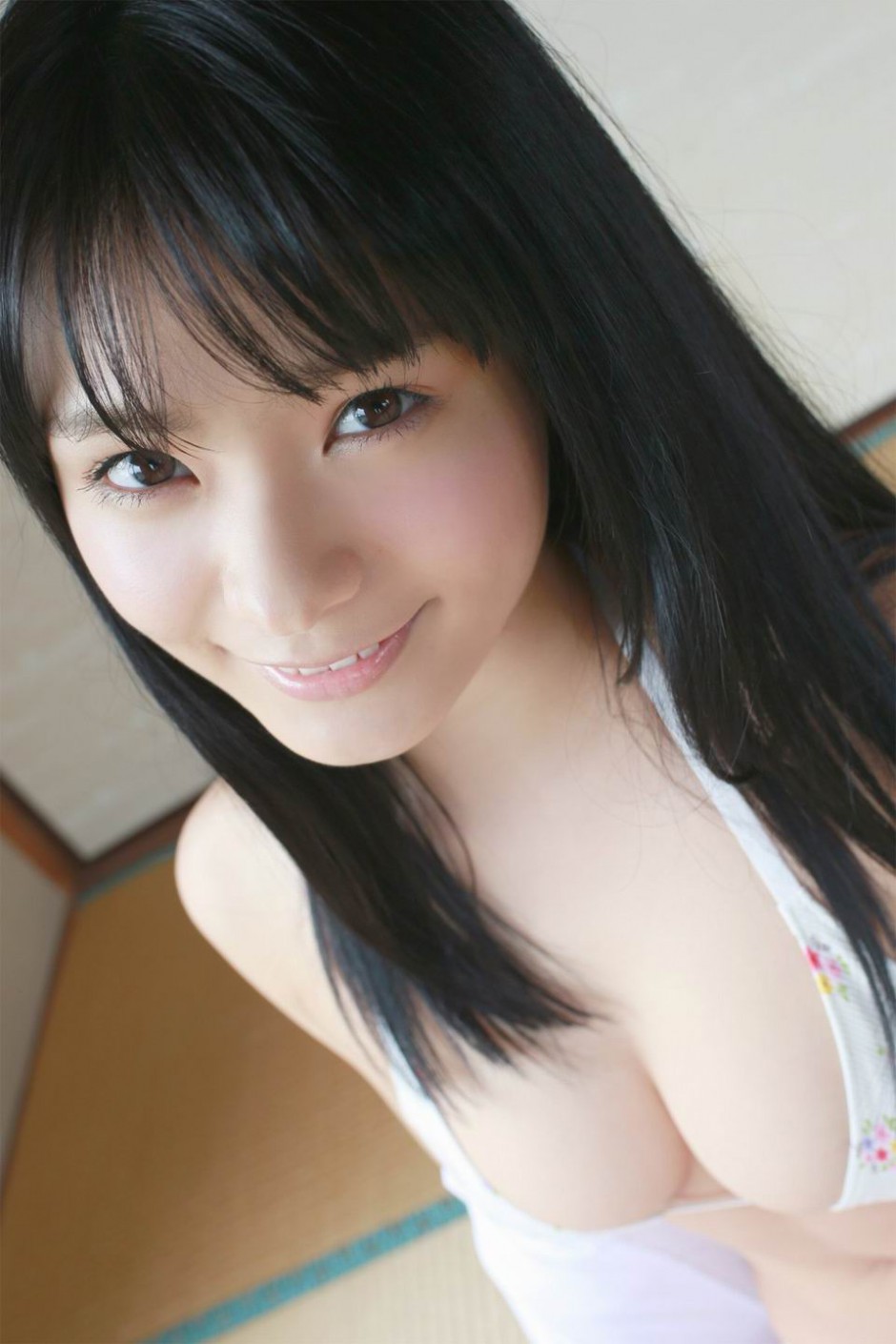 日本美女星名美津内衣性感写真