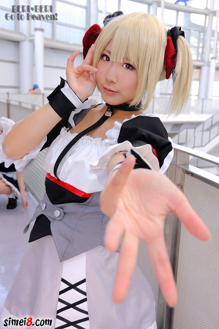 乖乖入怀的小萝莉cosplay图片