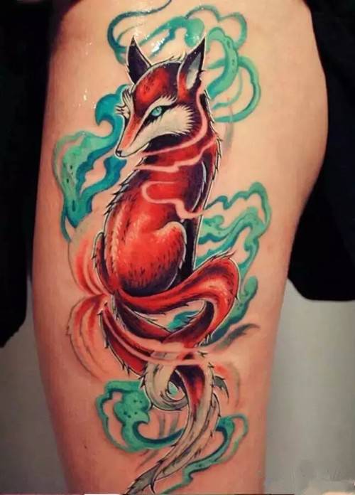 半手臂狐狸彩绘纹身图案诡谲个性
