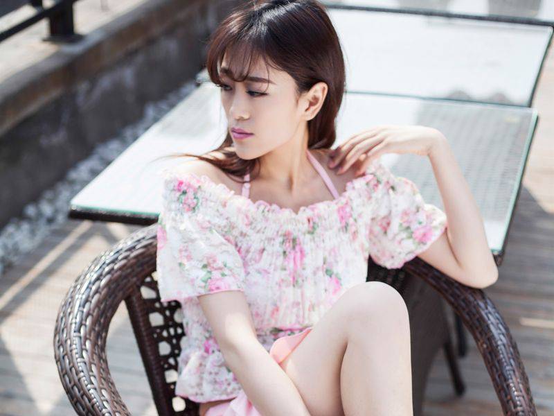 电脑专用精美桌面壁纸美女颜允允