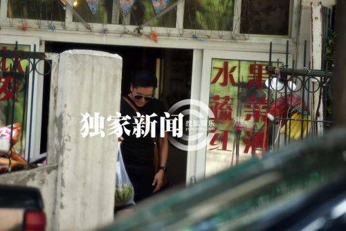 毛宁身材发福逛超市 爱车被划伤冲司机黑脸(5)