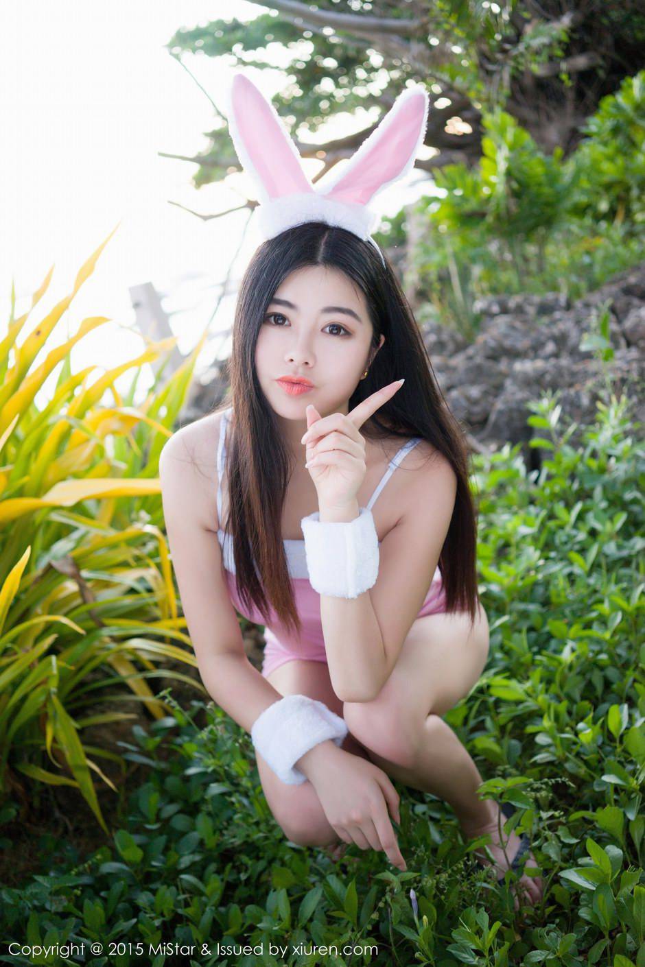 魅妍社身材好的美女娜露Selena性感装扮出游