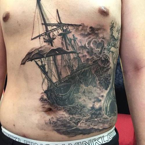 黑白水墨个性侧腰部纹身图案