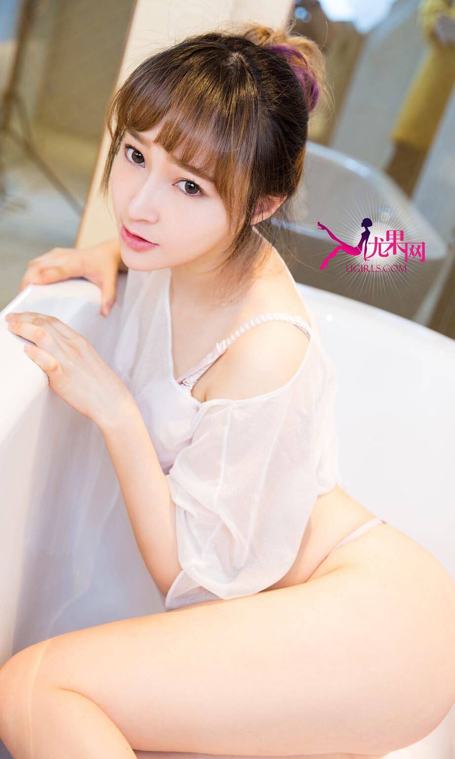 粉嫩嫩的爆乳美女吴娇唯美写真照